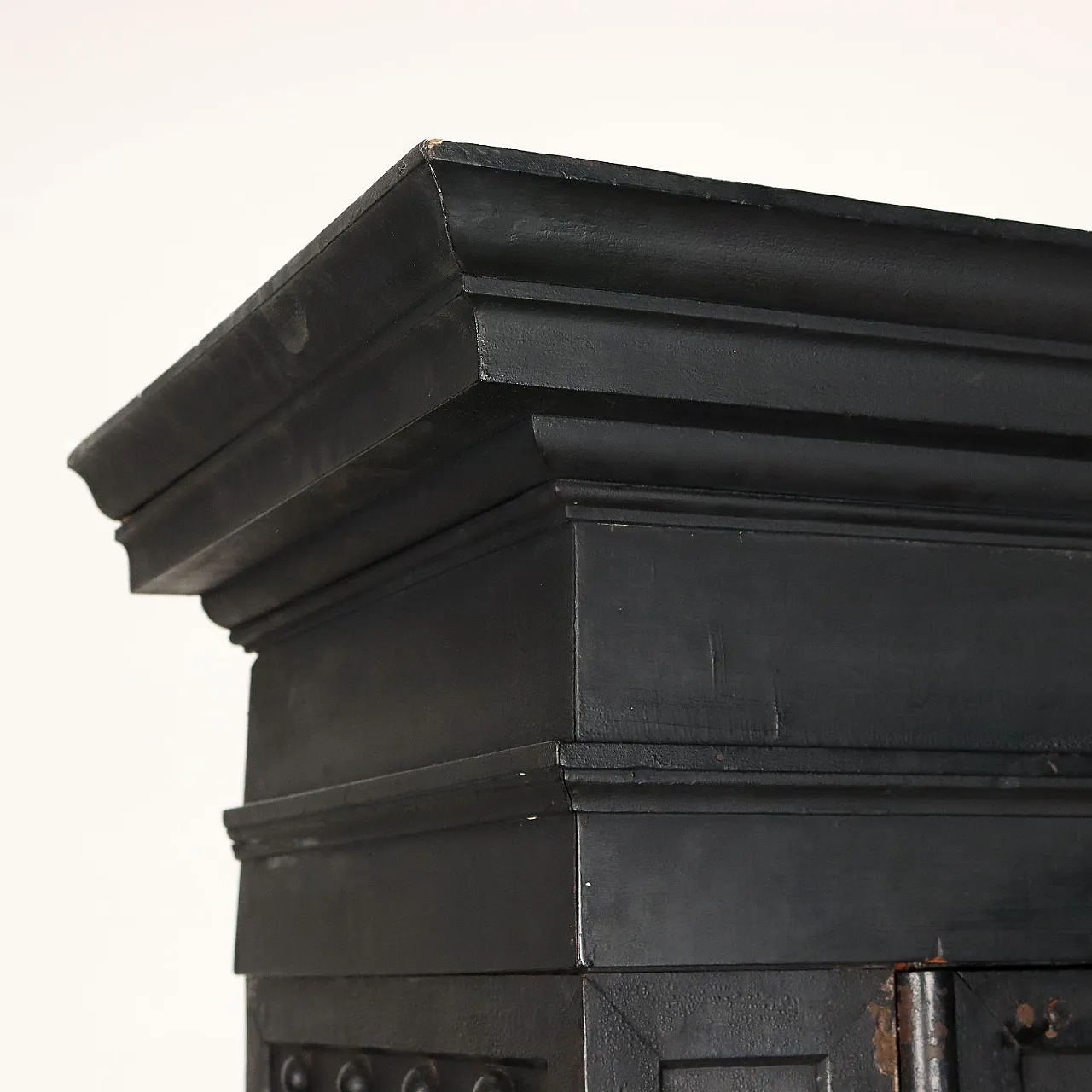 Cassaforte Restaurazione in noce, ferro e bronzo, secondo quarto dell'800 5