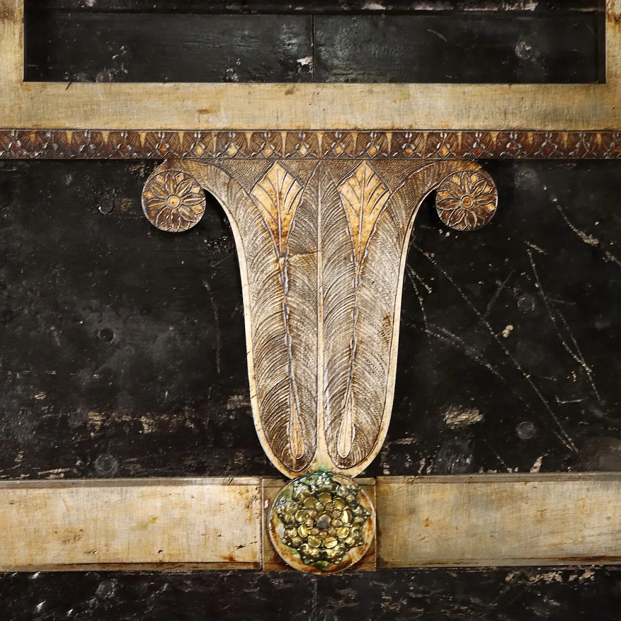 Cassaforte Restaurazione in noce, ferro e bronzo, secondo quarto dell'800 8