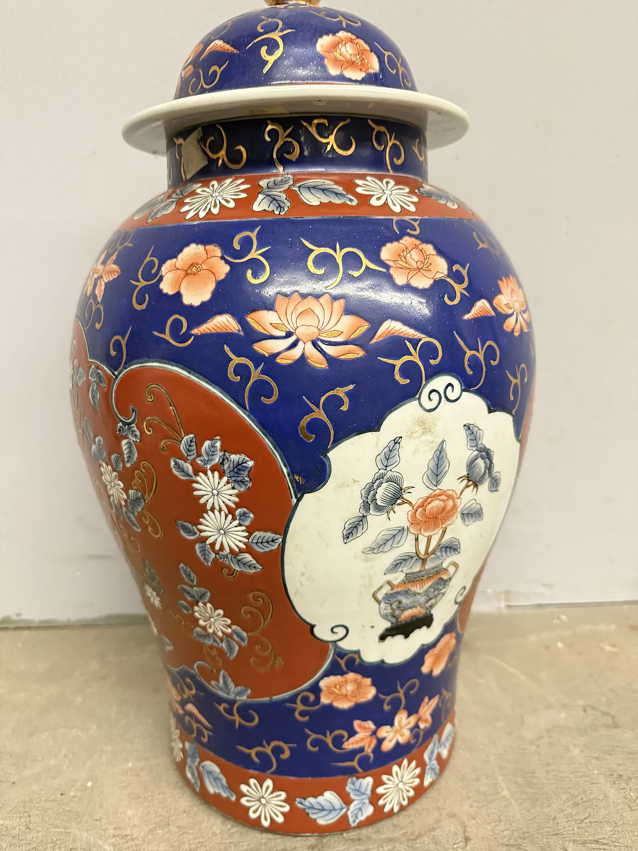 Japanese vase signed at the base, early 20th century 1