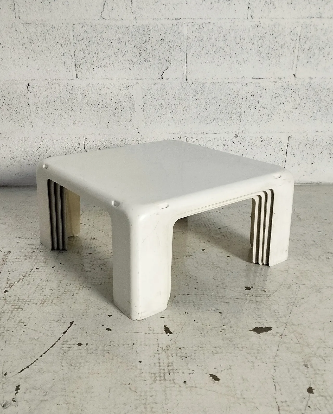 4 tavolini impilabili “I 4 gatti” di M.Bellini-C&B Italia, anni '70 2