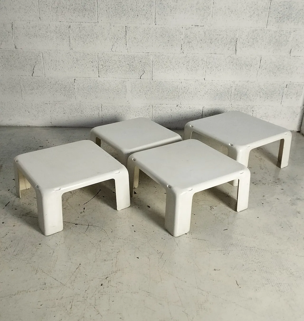 4 tavolini impilabili “I 4 gatti” di M.Bellini-C&B Italia, anni '70 7