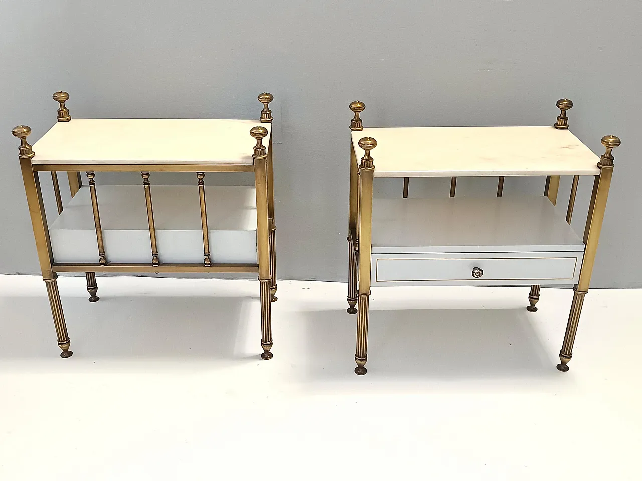 Coppia di comodini in ottone e marmo, anni '70 3