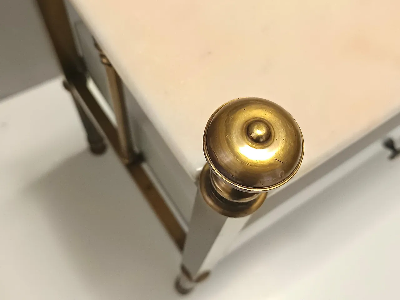 Coppia di comodini in ottone e marmo, anni '70 7