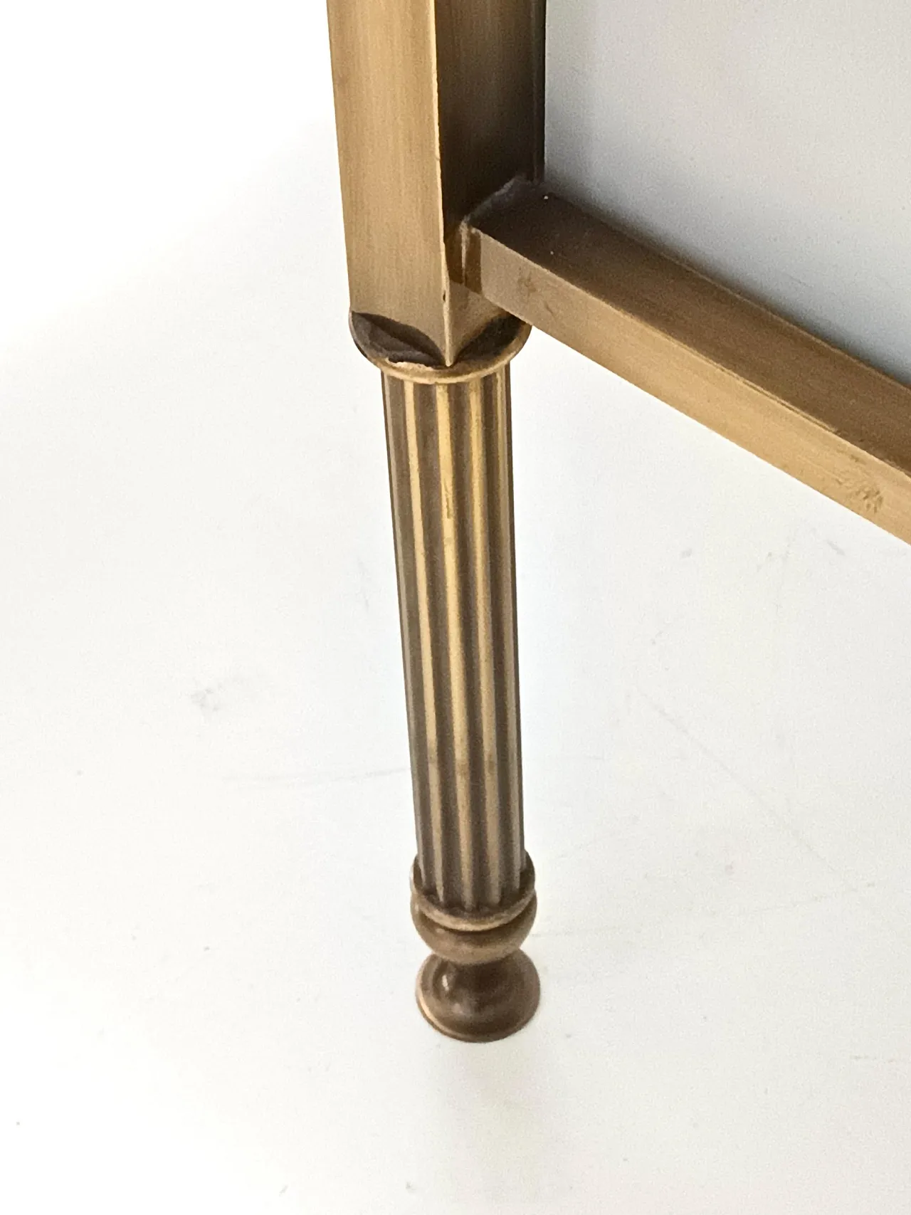 Coppia di comodini in ottone e marmo, anni '70 8