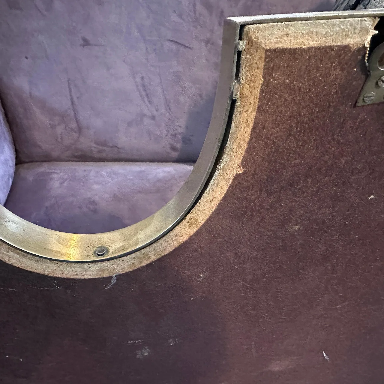 Coppia di specchi a scudo in ottone in stile Gio Ponti, anni '50 8