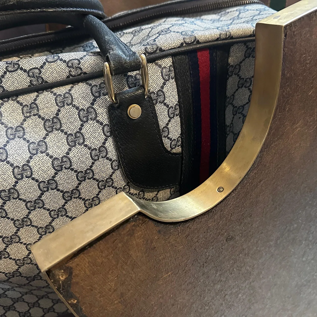 Coppia di specchi a scudo in ottone in stile Gio Ponti, anni '50 10