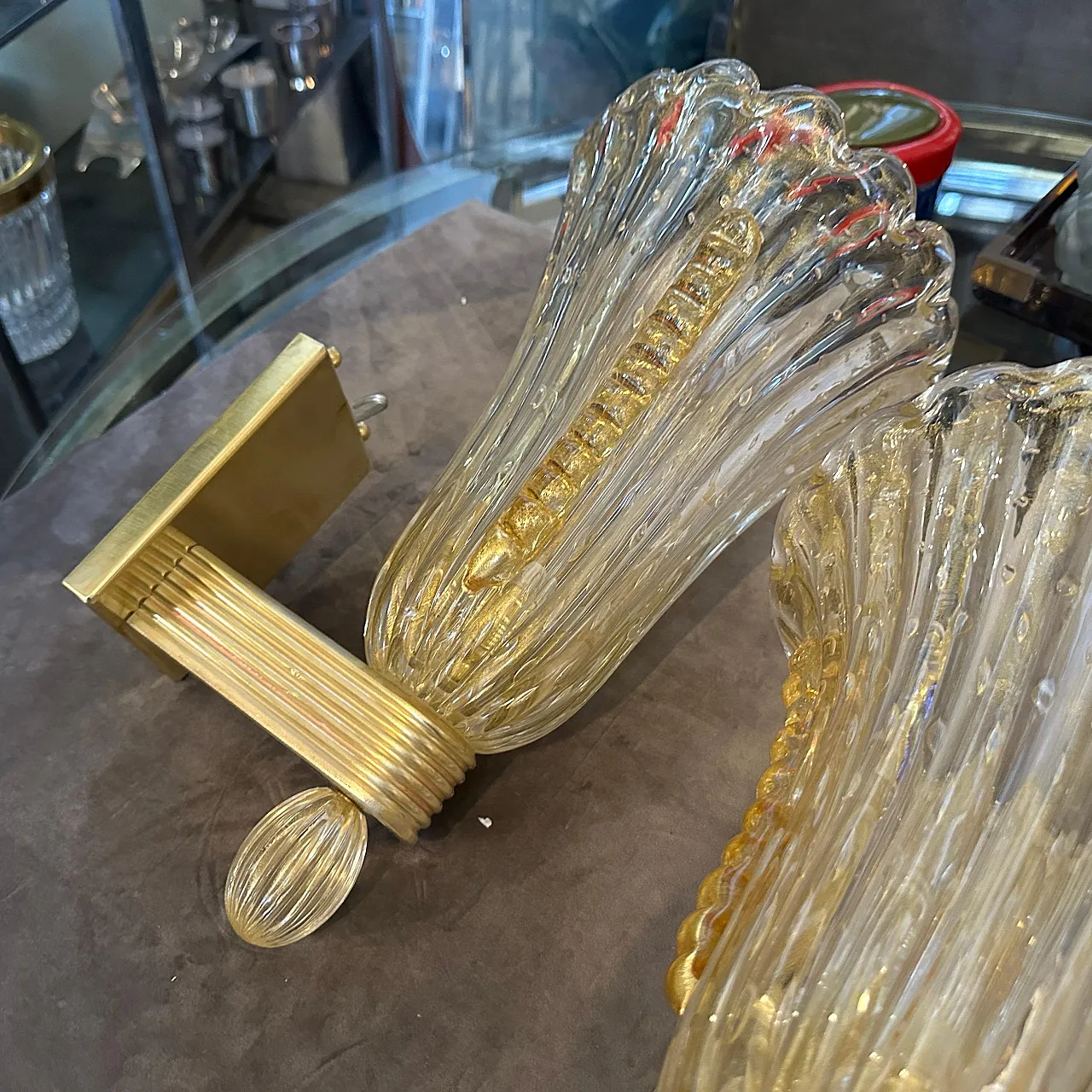 Coppia di applique in ottone e vetro di Murano ambrato, anni 2000 4