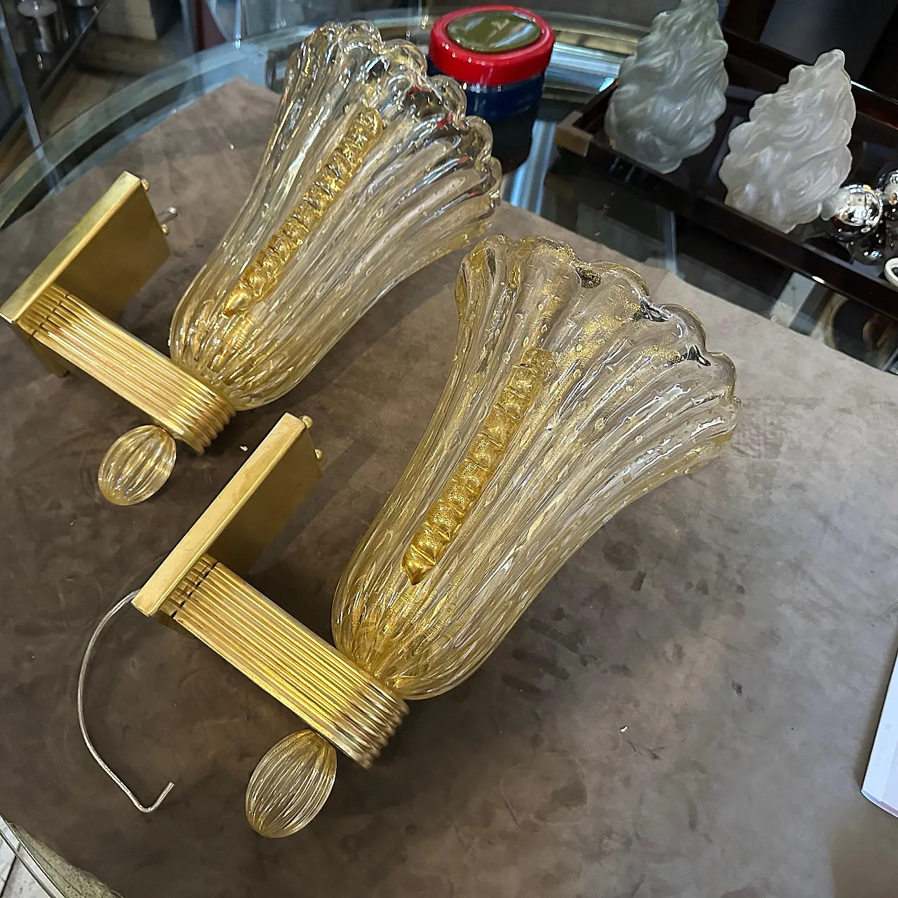Coppia di applique in ottone e vetro di Murano ambrato, anni 2000 12