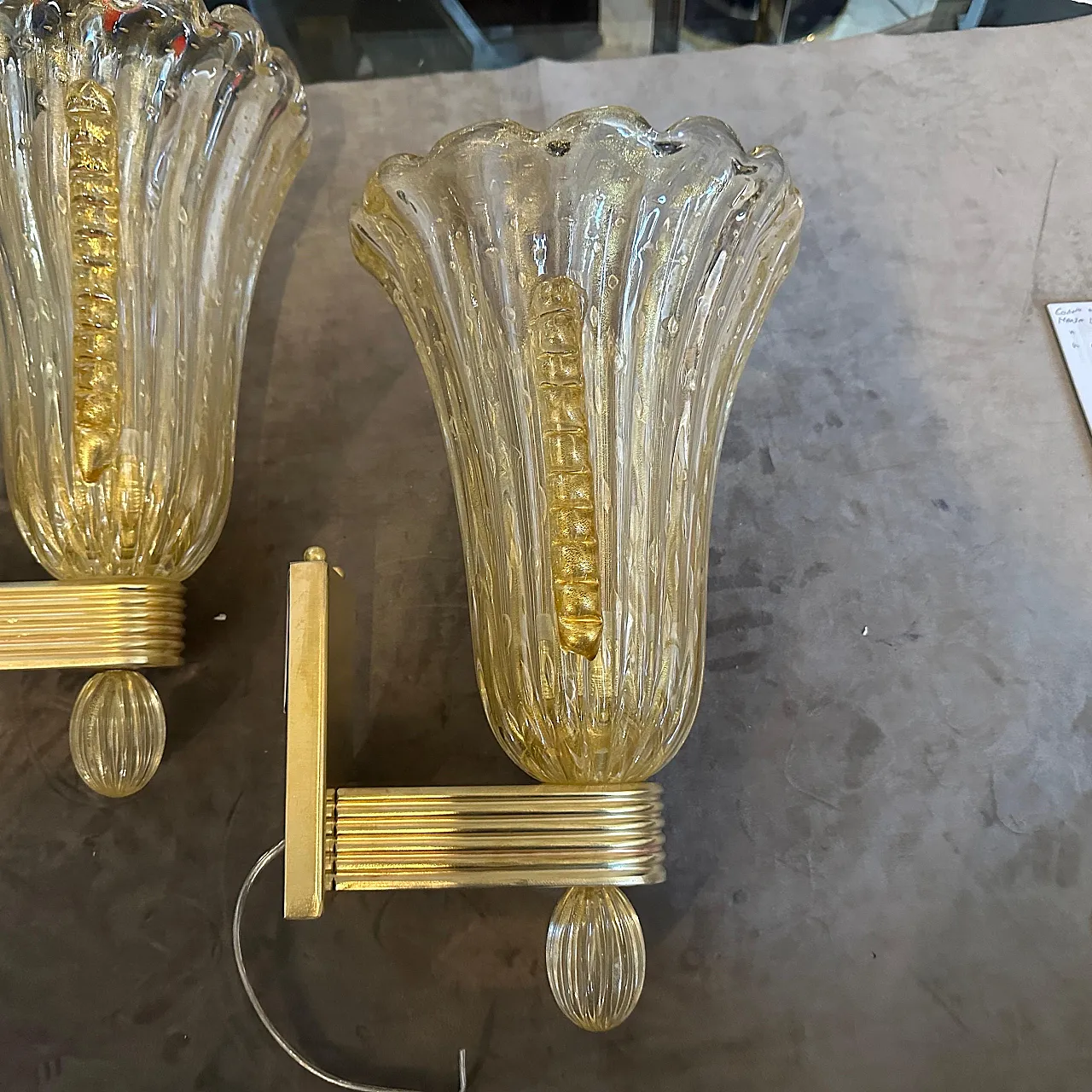 Coppia di applique in ottone e vetro di Murano ambrato, anni 2000 13