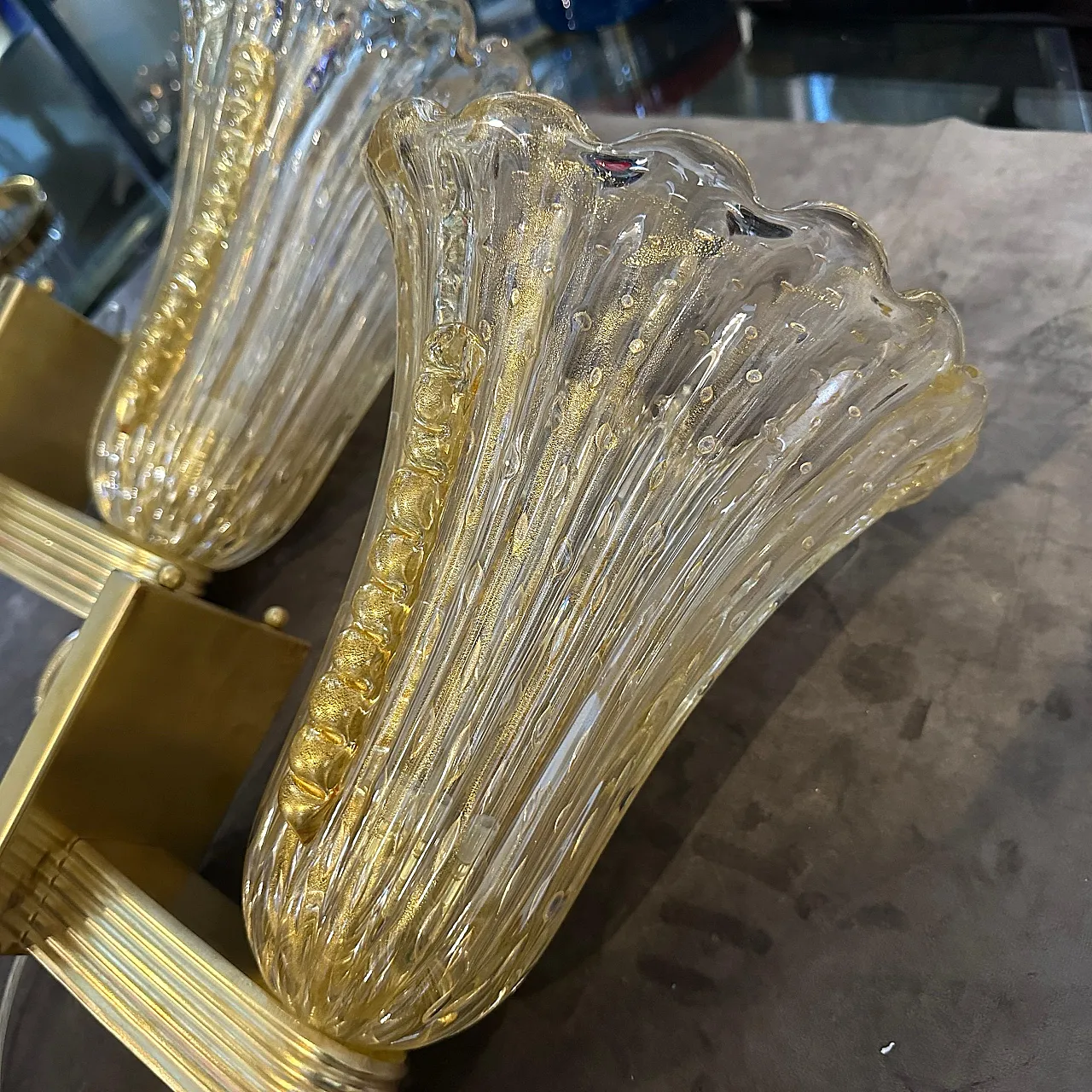 Coppia di applique in ottone e vetro di Murano ambrato, anni 2000 14