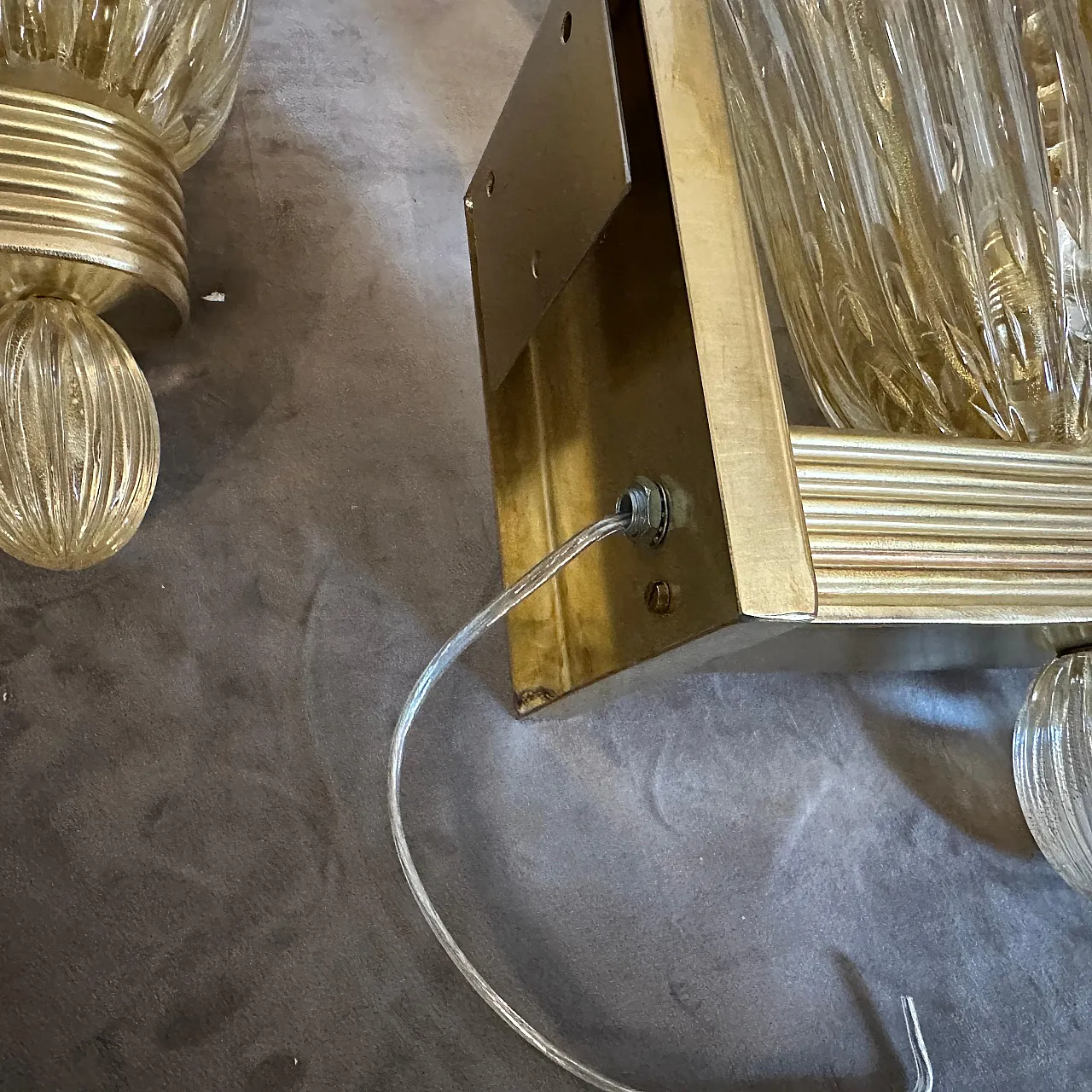 Coppia di applique in ottone e vetro di Murano ambrato, anni 2000 15