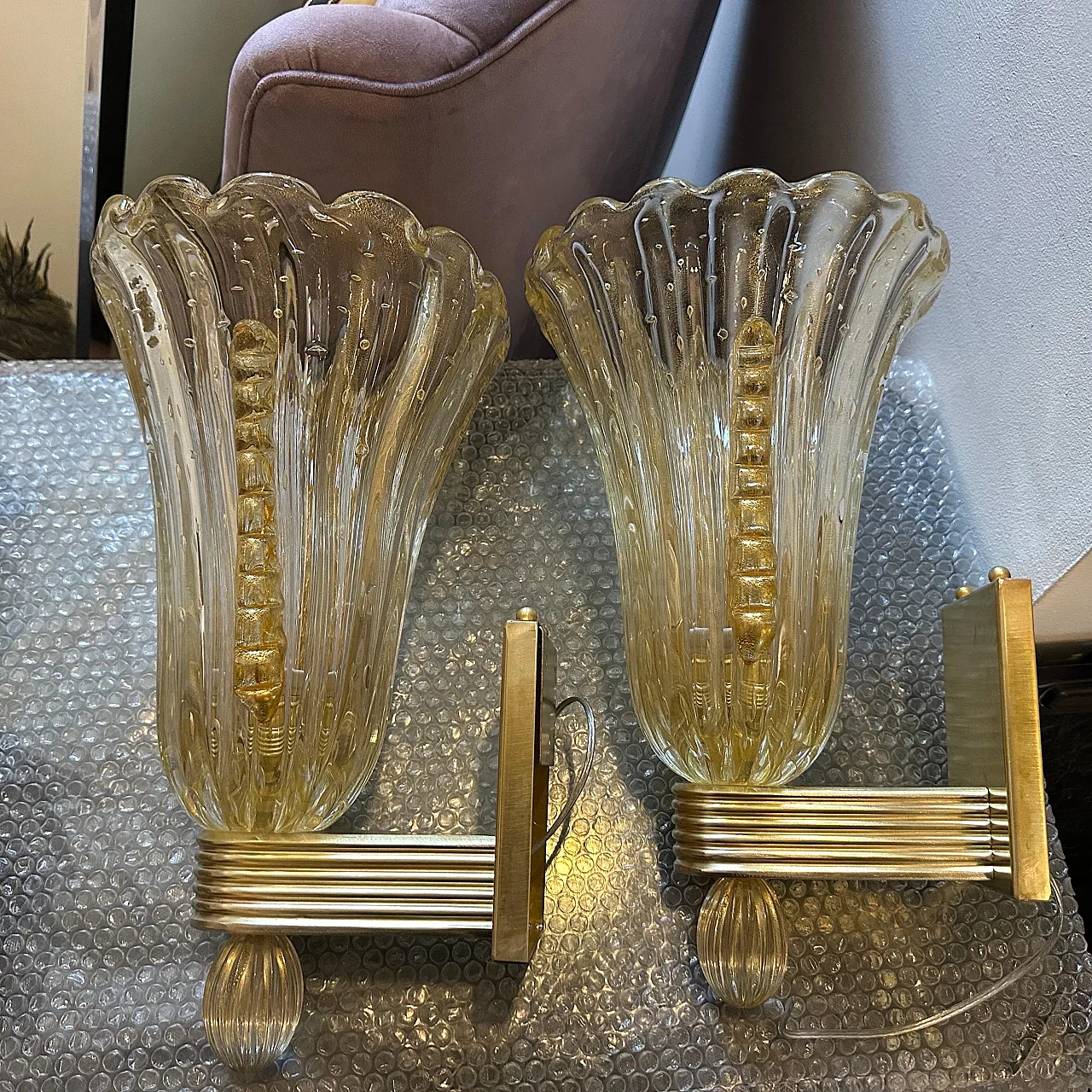 Coppia di applique in ottone e vetro di Murano ambrato, anni 2000 18