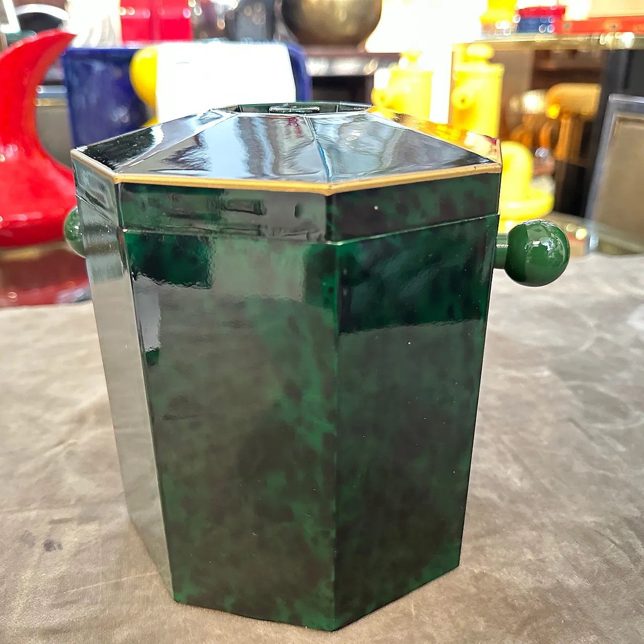 Secchiello per ghiaccio in finta malachite, lucite e ottone, anni '70 2