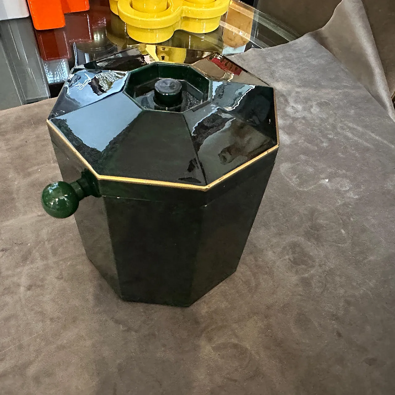 Secchiello per ghiaccio in finta malachite, lucite e ottone, anni '70 4