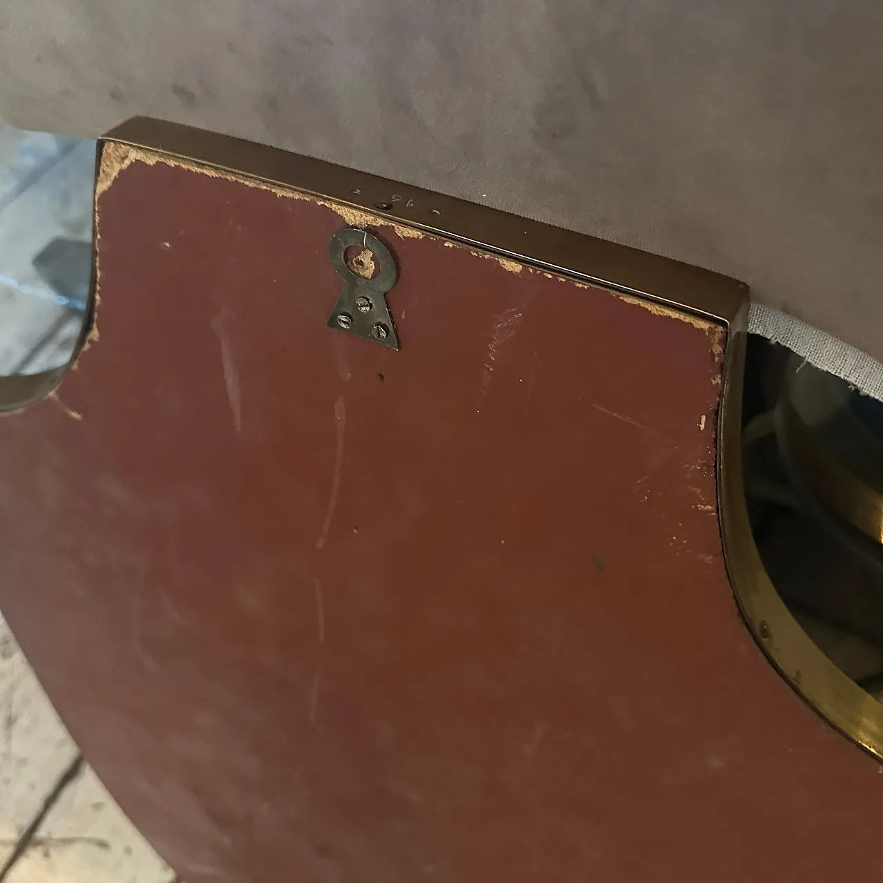 Specchio a forma di scudo in ottone in stile Gio Ponti, anni '50 6