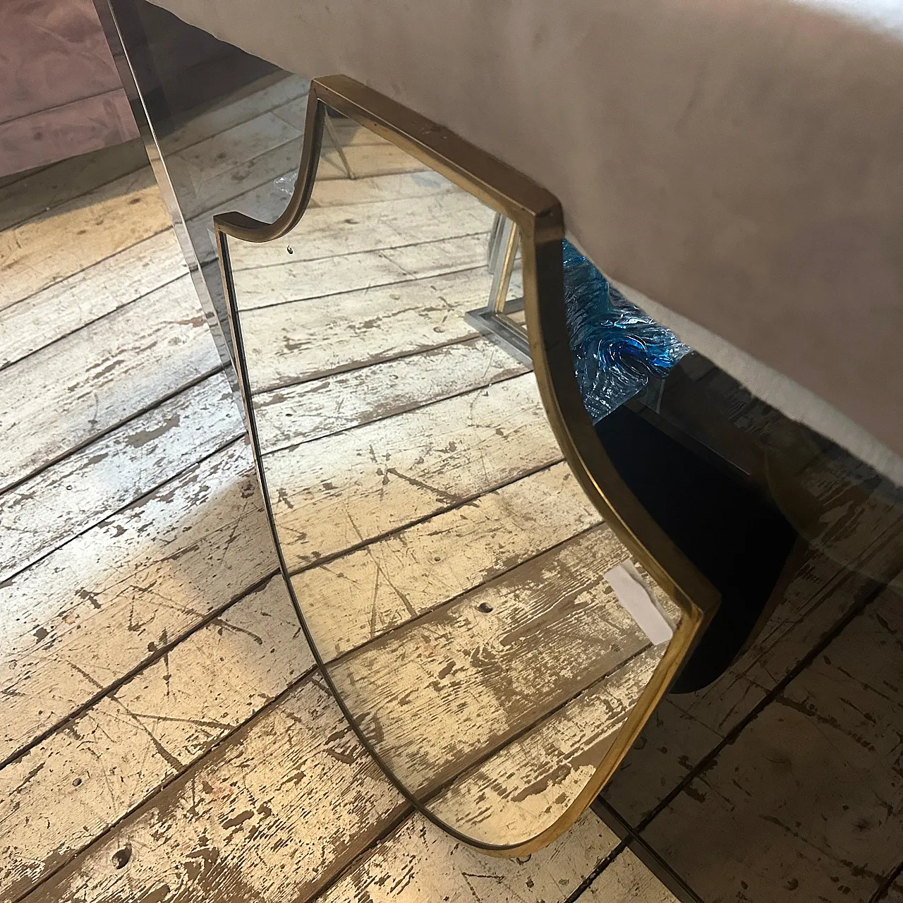 Specchio a forma di scudo in ottone in stile Gio Ponti, anni '50 9