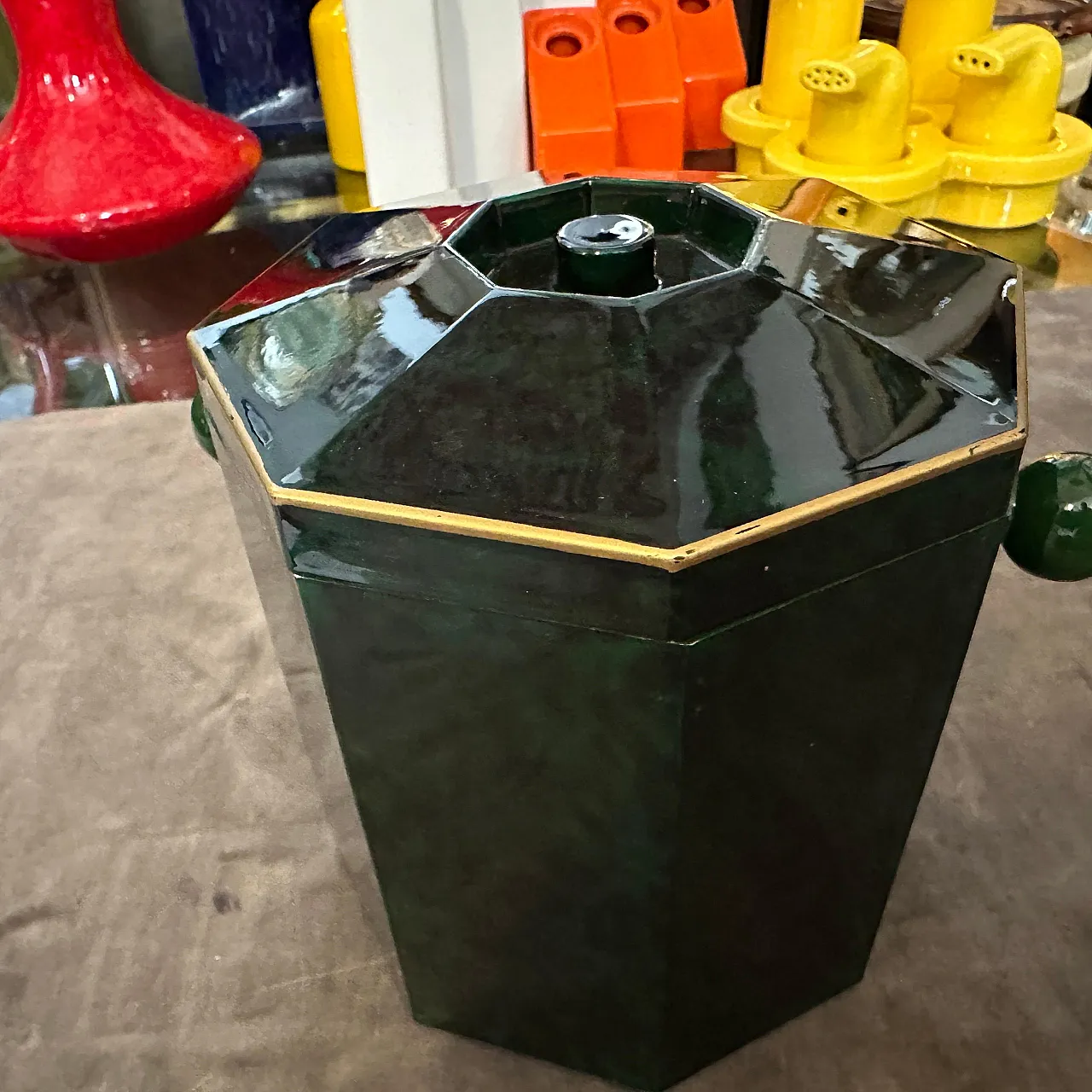 Secchiello per ghiaccio in finta malachite, lucite e ottone, anni '70 10