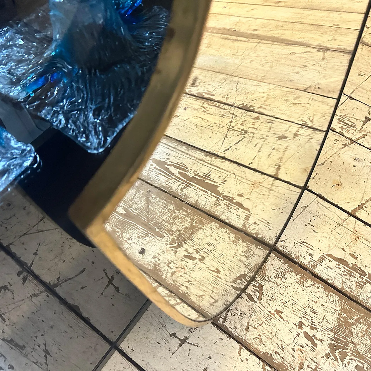 Specchio a forma di scudo in ottone in stile Gio Ponti, anni '50 10