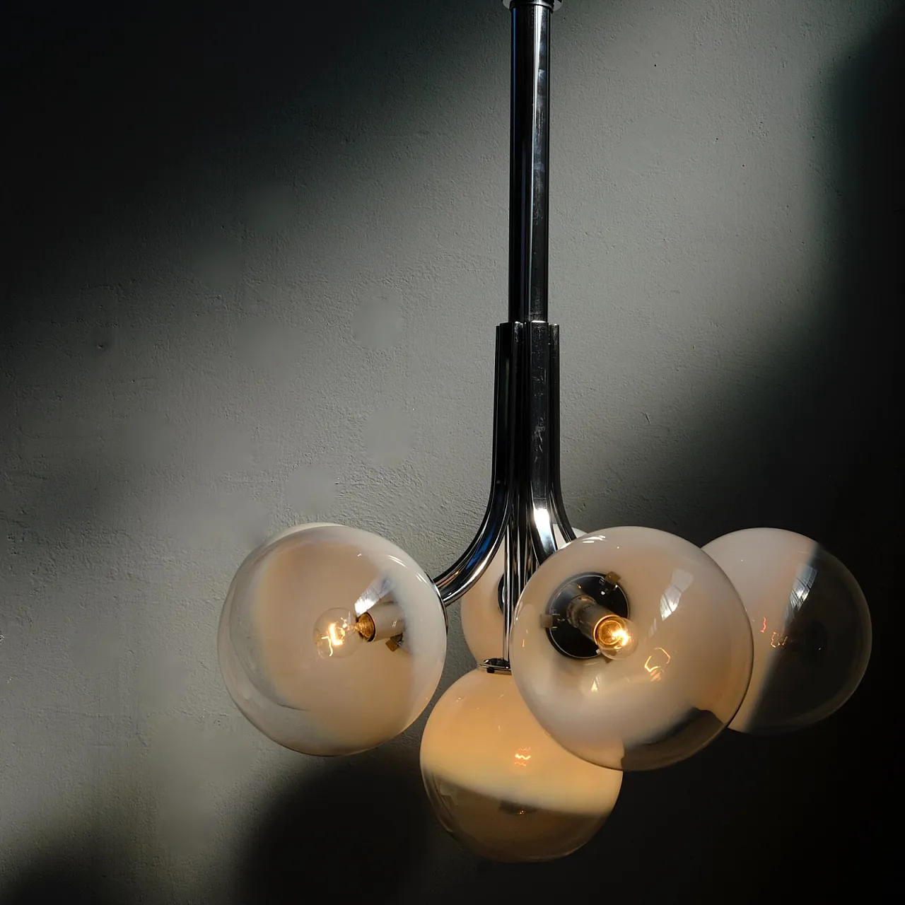 Lampadario da soffitto in metallo cromato e vetro di Murano, anni '70 10