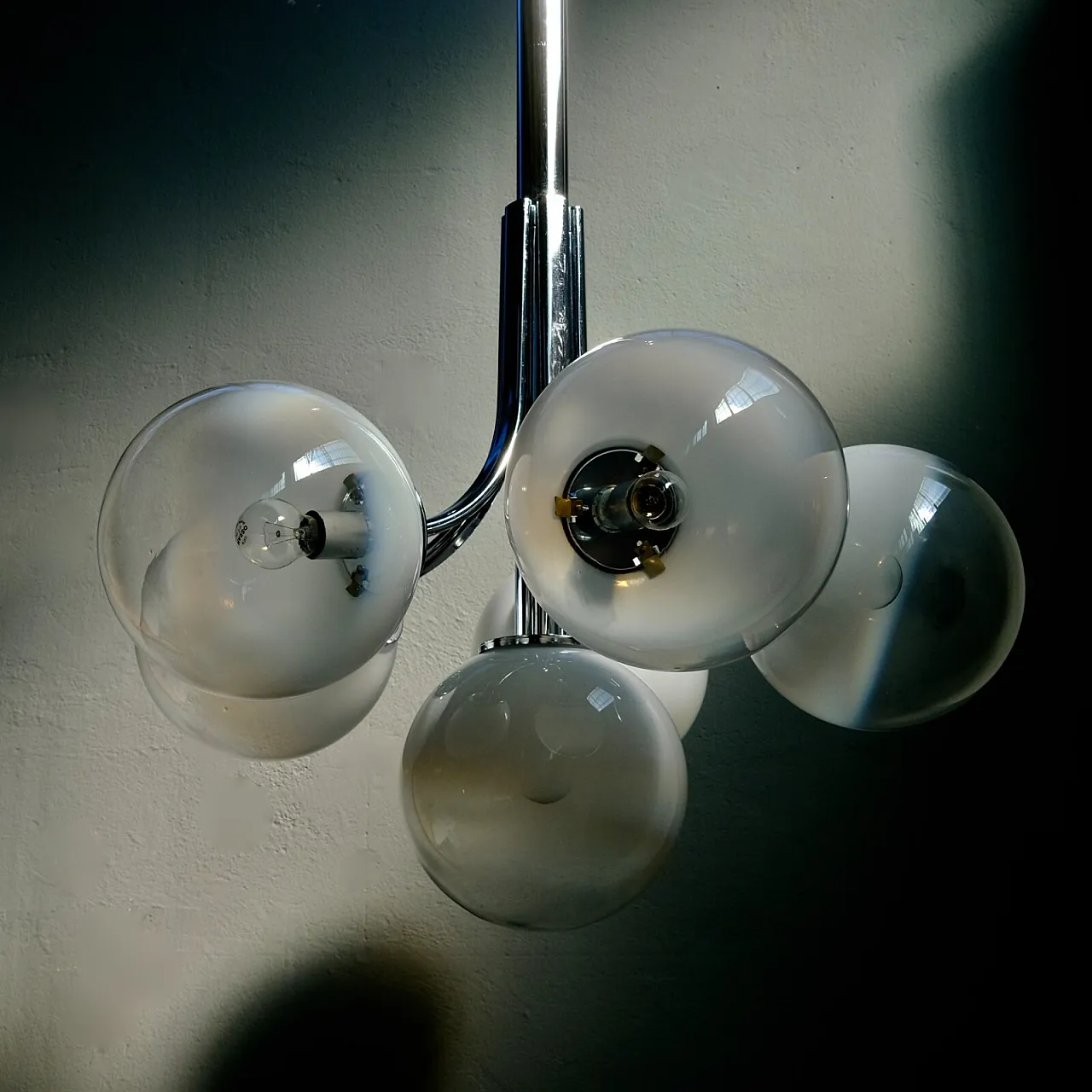 Lampadario da soffitto in metallo cromato e vetro di Murano, anni '70 13
