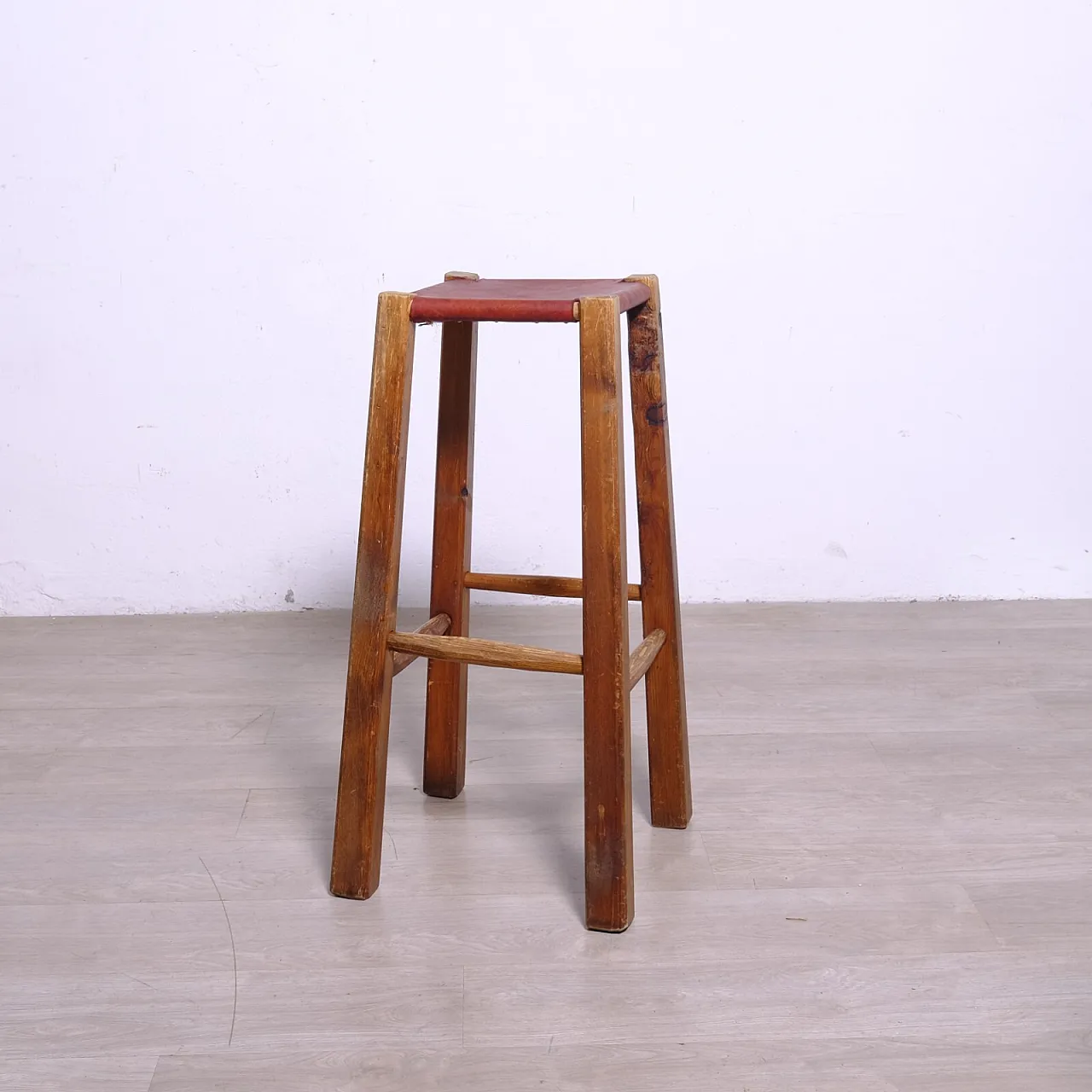 Sgabello in legno massello e cuoio, fine '900 1