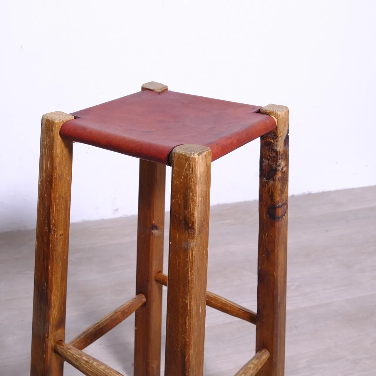 Sgabello in legno massello e cuoio, fine '900 10