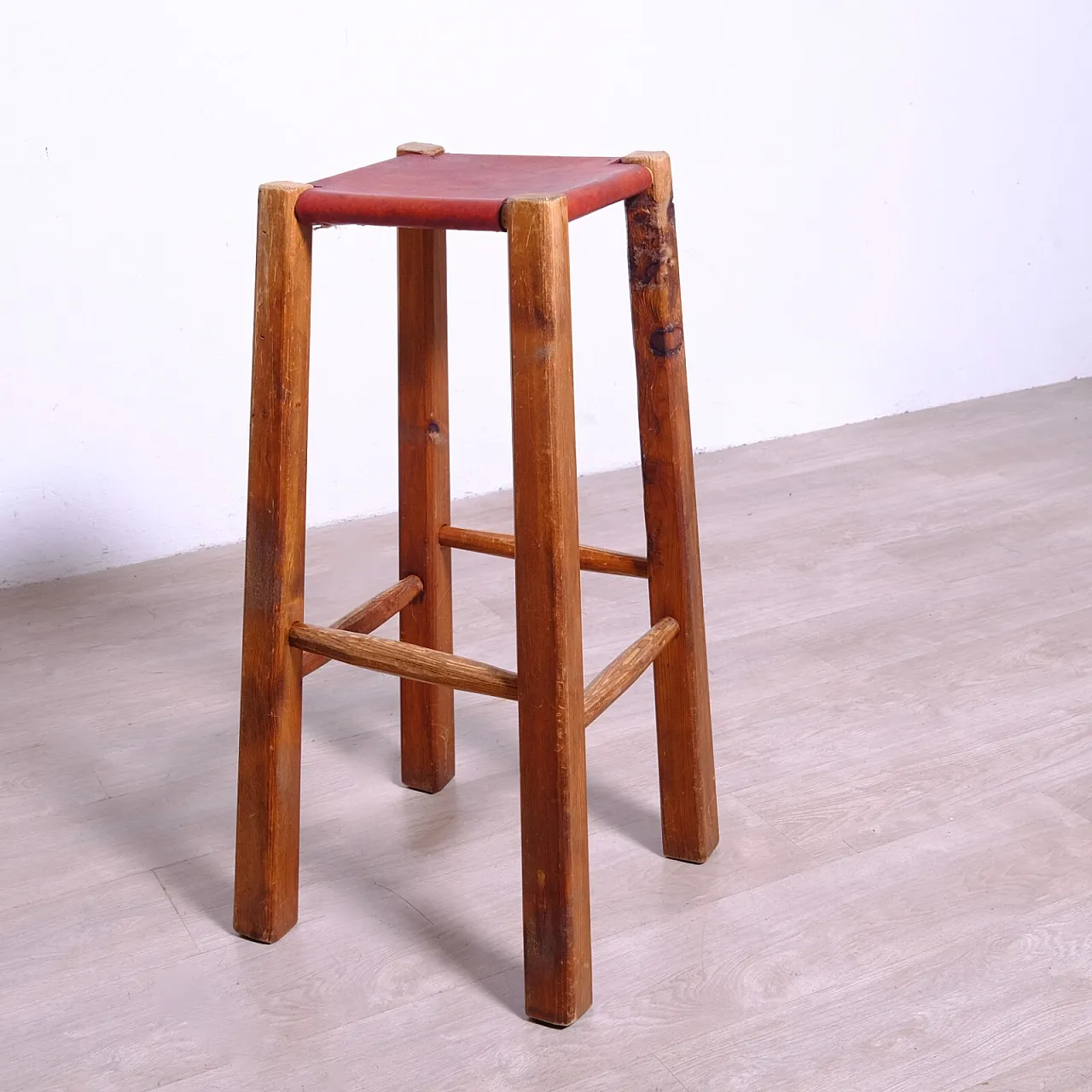 Sgabello in legno massello e cuoio, fine '900 11