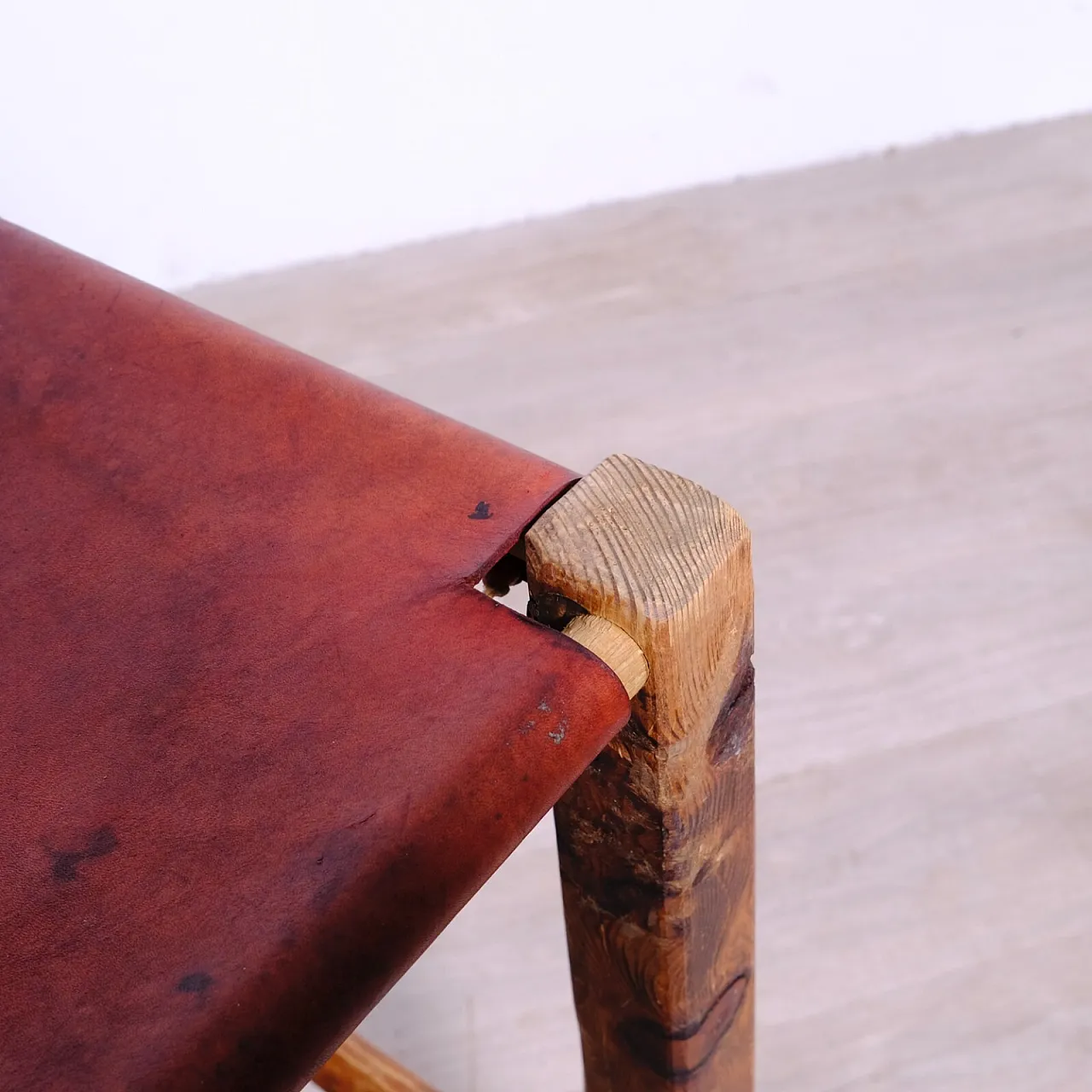 Sgabello in legno massello e cuoio, fine '900 12