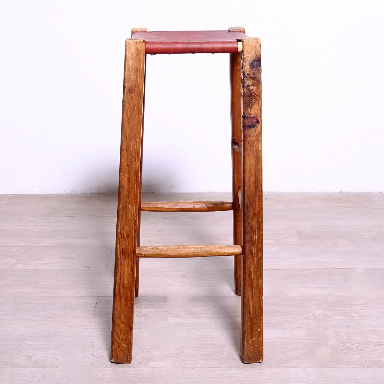 Sgabello in legno massello e cuoio, fine '900 13