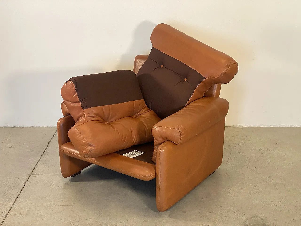 Poltrona con pouf mod. Coronado di Tobia Scarpa per B&B anni 70 13