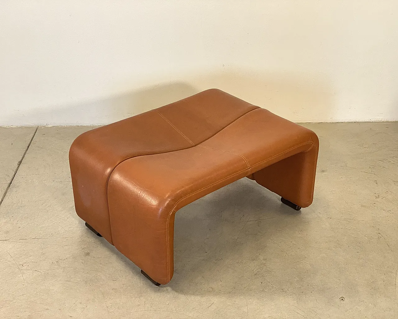 Poltrona con pouf mod. Coronado di Tobia Scarpa per B&B anni 70 18