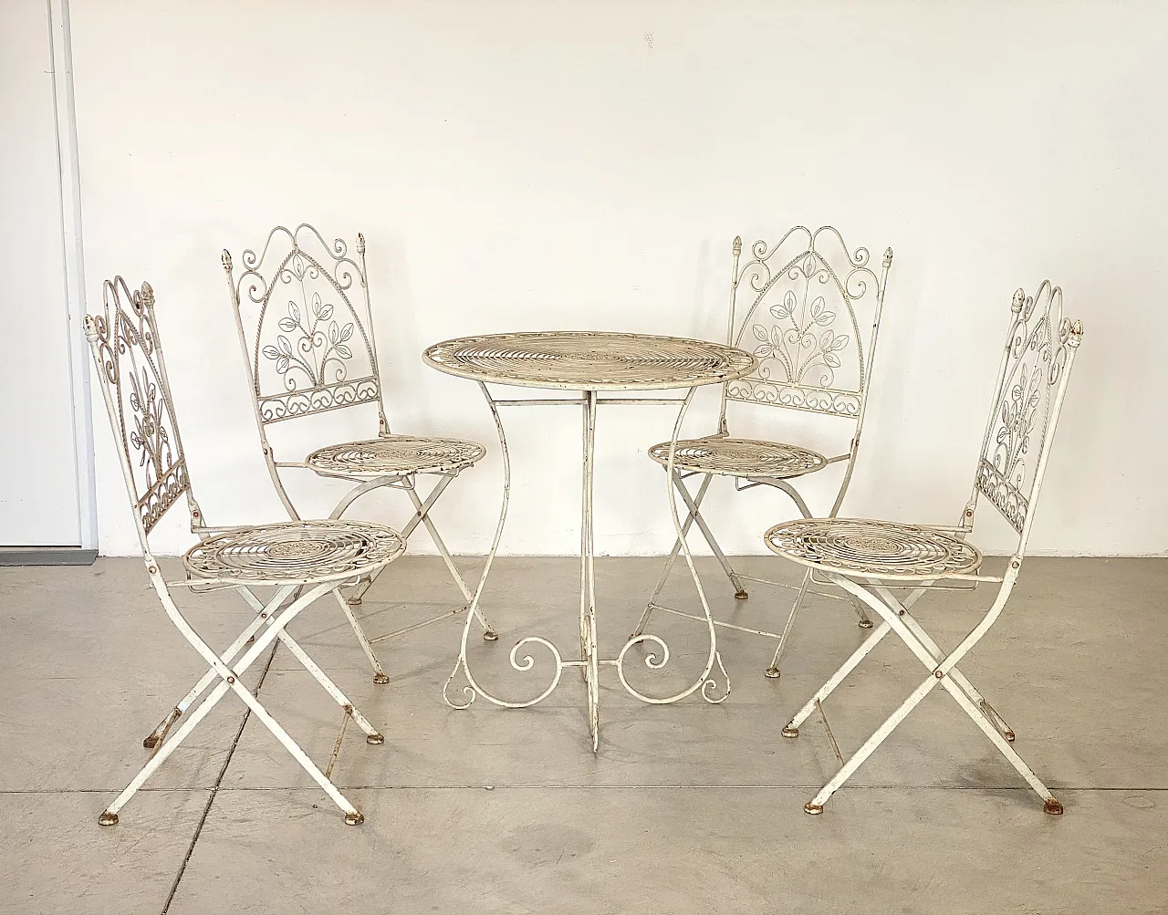 Set da giardino con 4 sedie pieghevoli e un tavolino anni '70 3