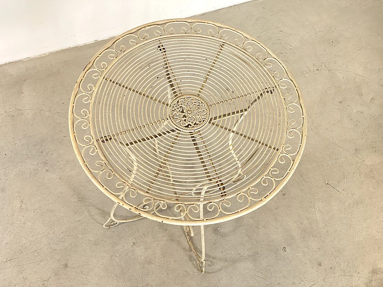 Set da giardino con 4 sedie pieghevoli e un tavolino anni '70 6