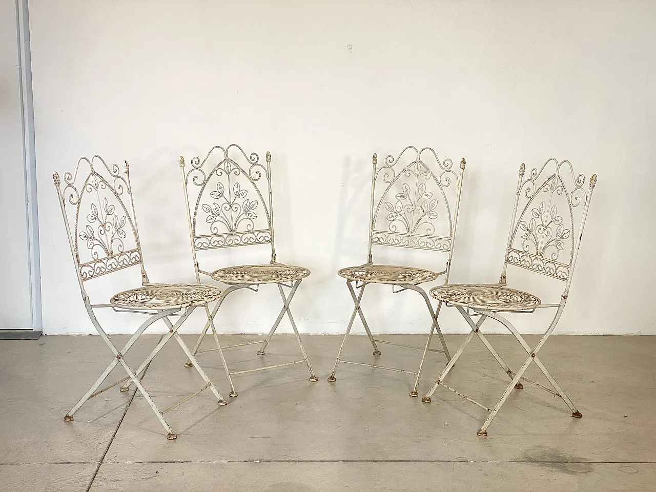 Set da giardino con 4 sedie pieghevoli e un tavolino anni '70 9