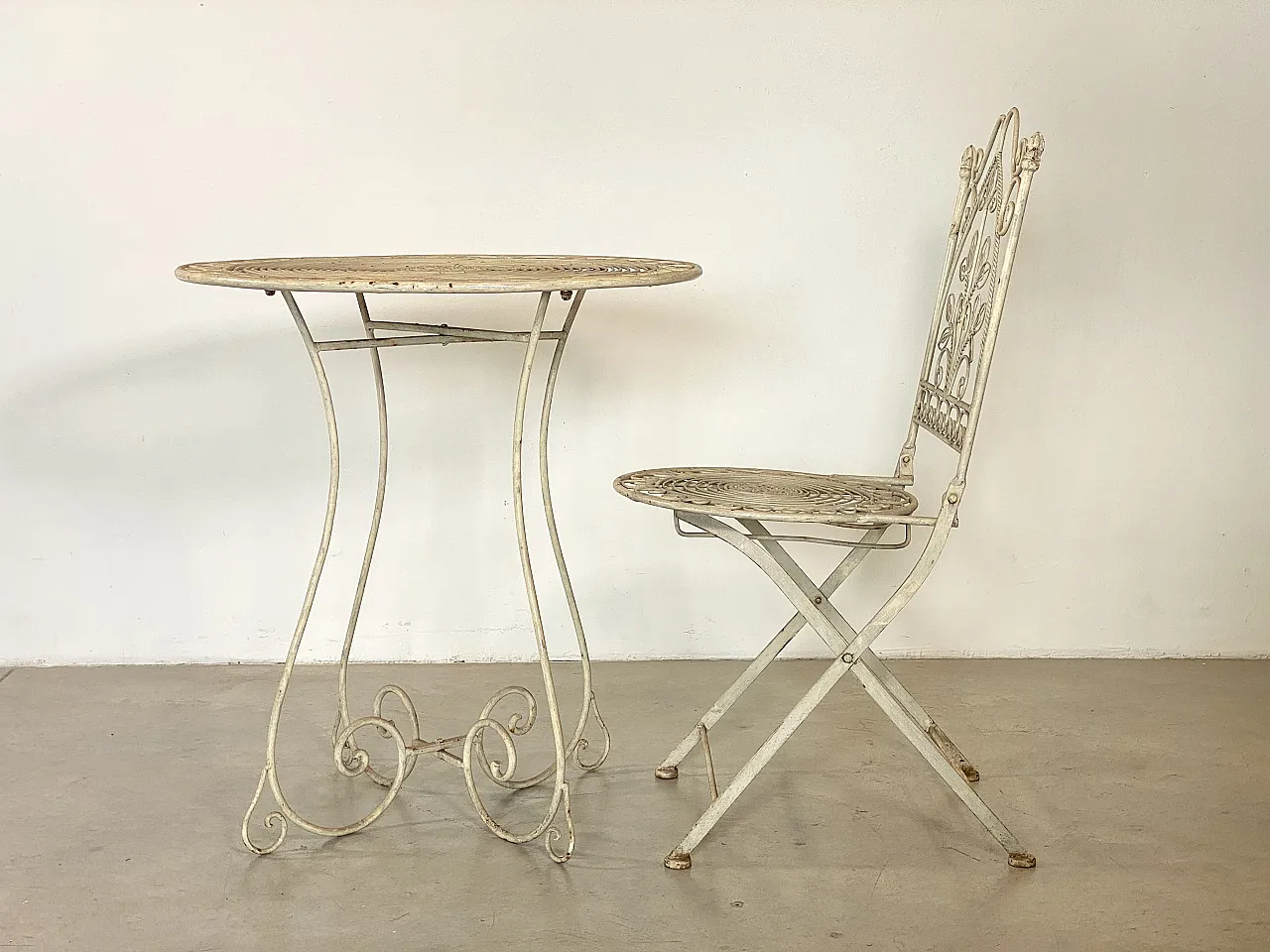 Set da giardino con 4 sedie pieghevoli e un tavolino anni '70 10