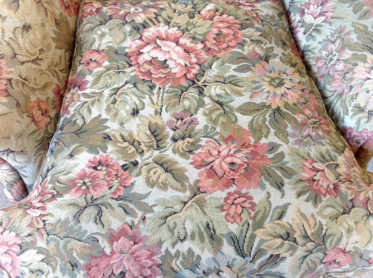 Coppia di poltrone bergere in legno e tessuto, metà '900 5