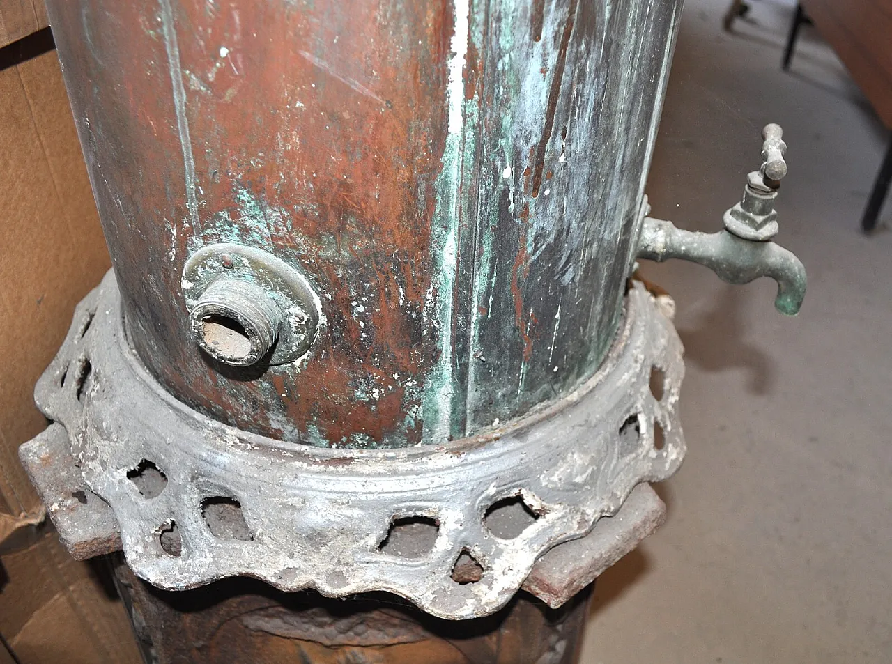 Scaldabagno Liberty in rame e ghisa, fine '800 6