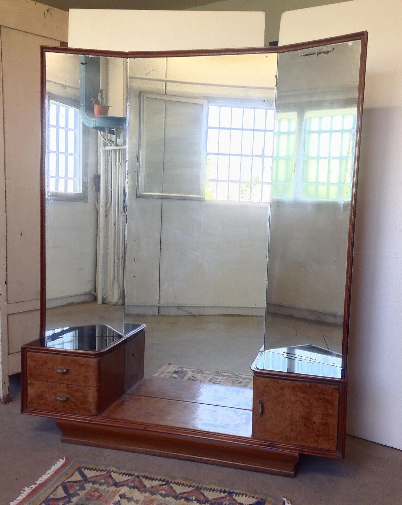 Specchiera con cassetti e sportello, in legno e vetro, metà '900 4