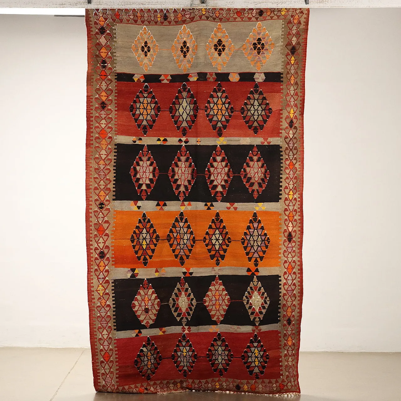 Thin knot Kilim rug in brown and orange wool 6