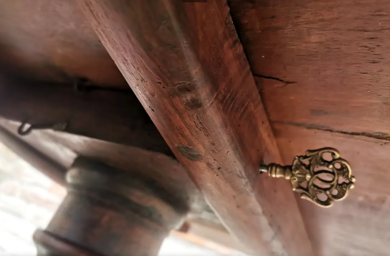 Tavolo tondo a ribalta in noce, fine '800 2