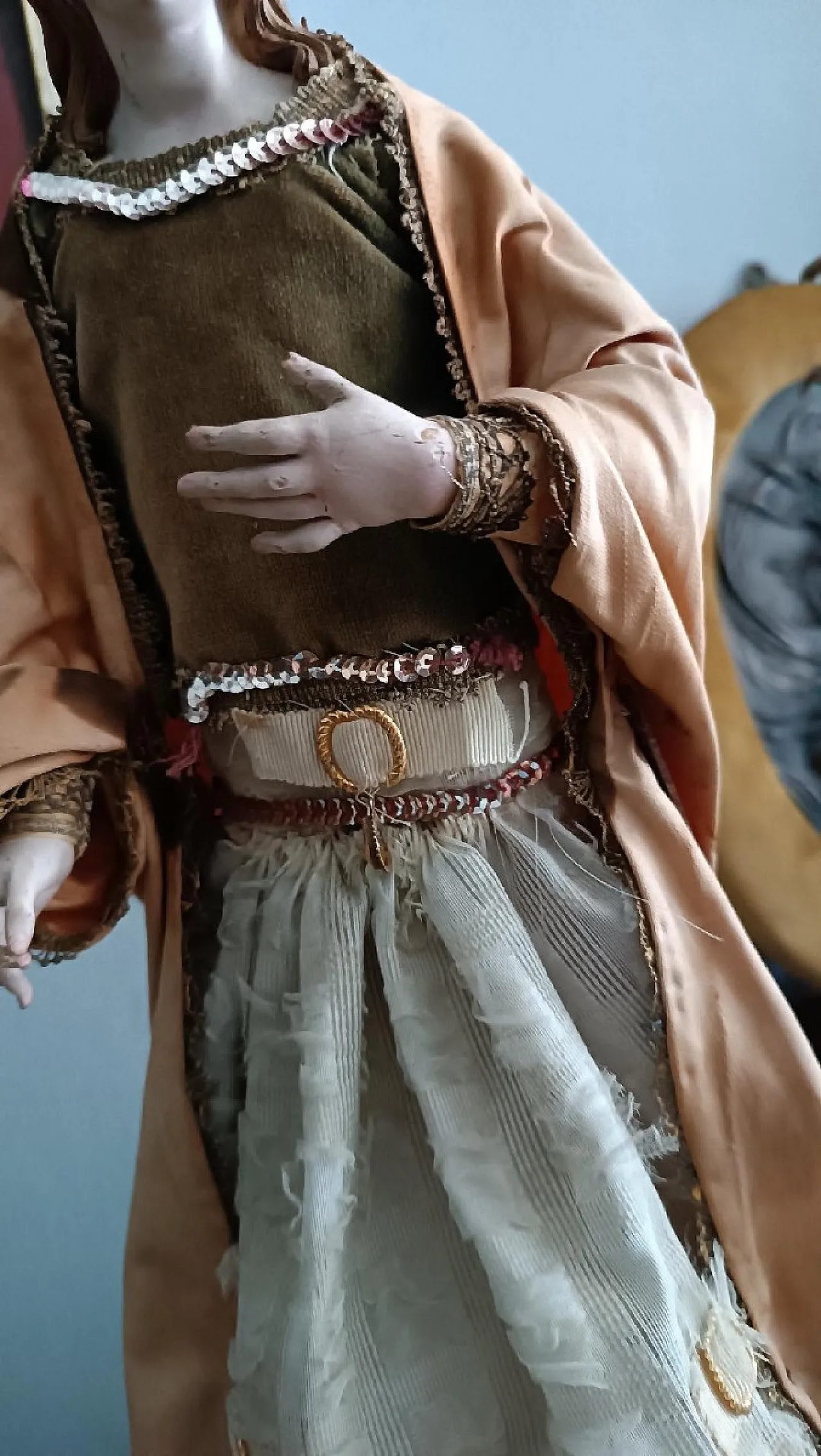 Sculpture of the Madonna or St Agatha in a glass bell, 19th century 7