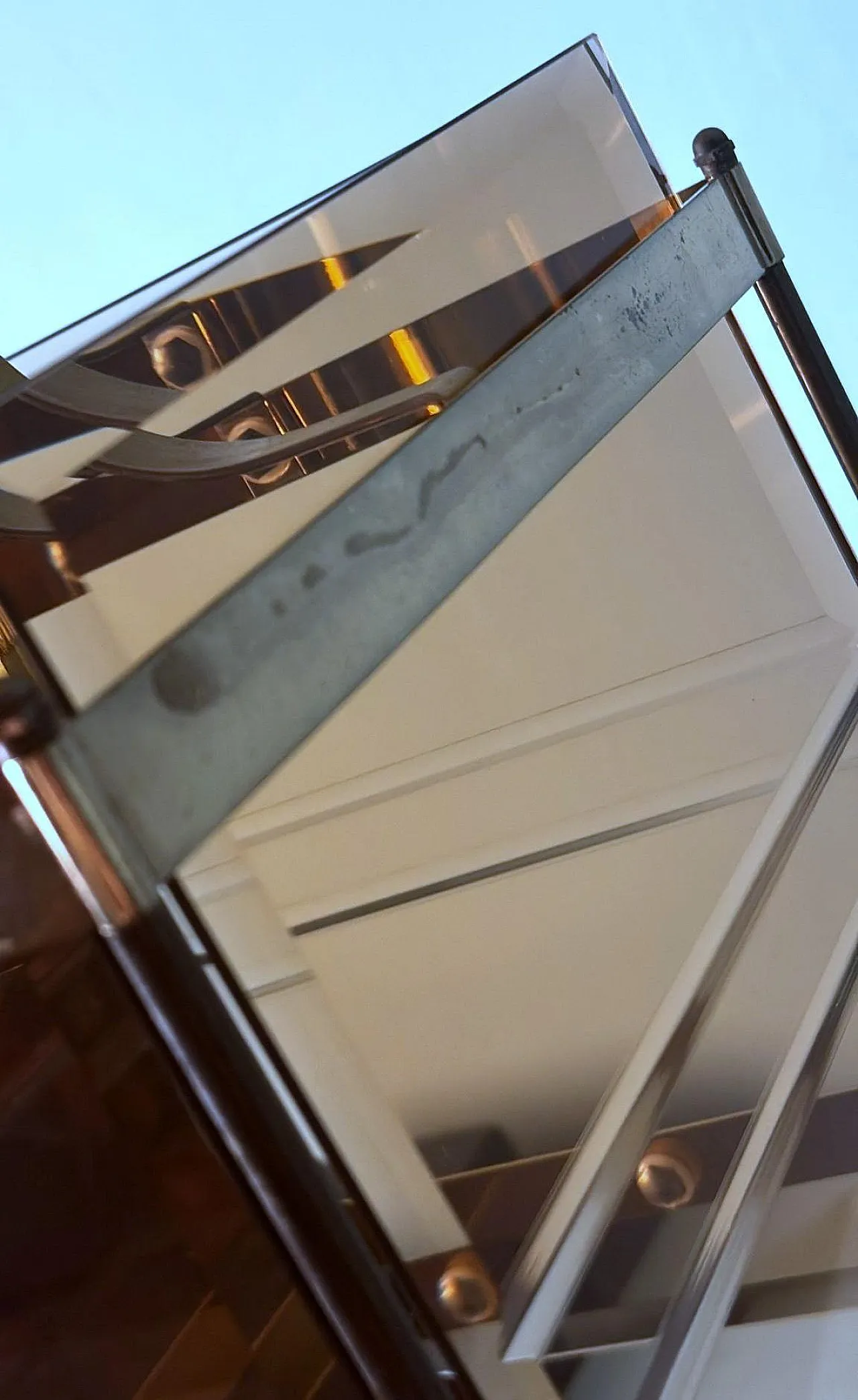 Lampadario in ottone con vetro smerigliato fumé di Sciolari, anni '70 15