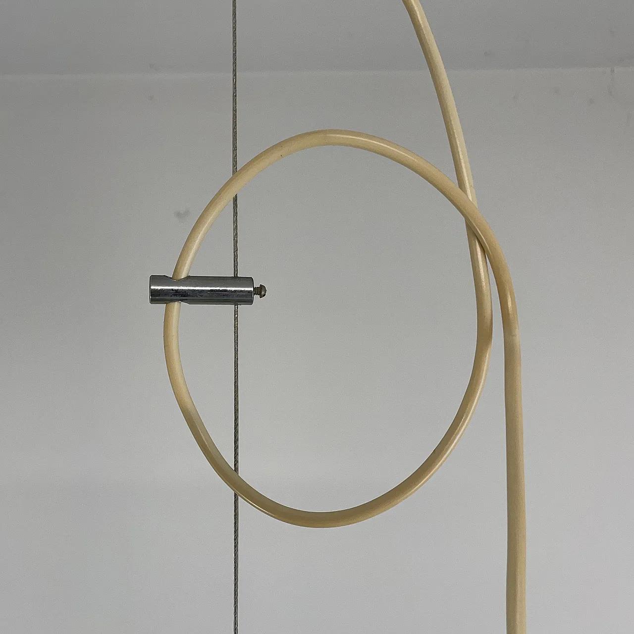 Lampada a sospensione bianca marca Tronconi, Italia anni ‘70 19