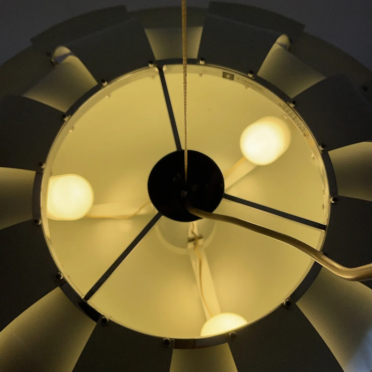 Lampada a sospensione bianca marca Tronconi, Italia anni ‘70 21