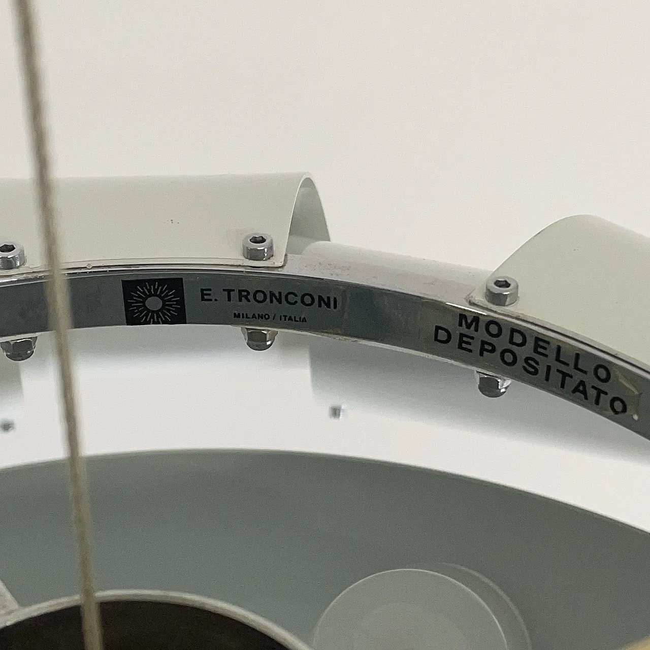 Lampada a sospensione bianca marca Tronconi, Italia anni ‘70 22