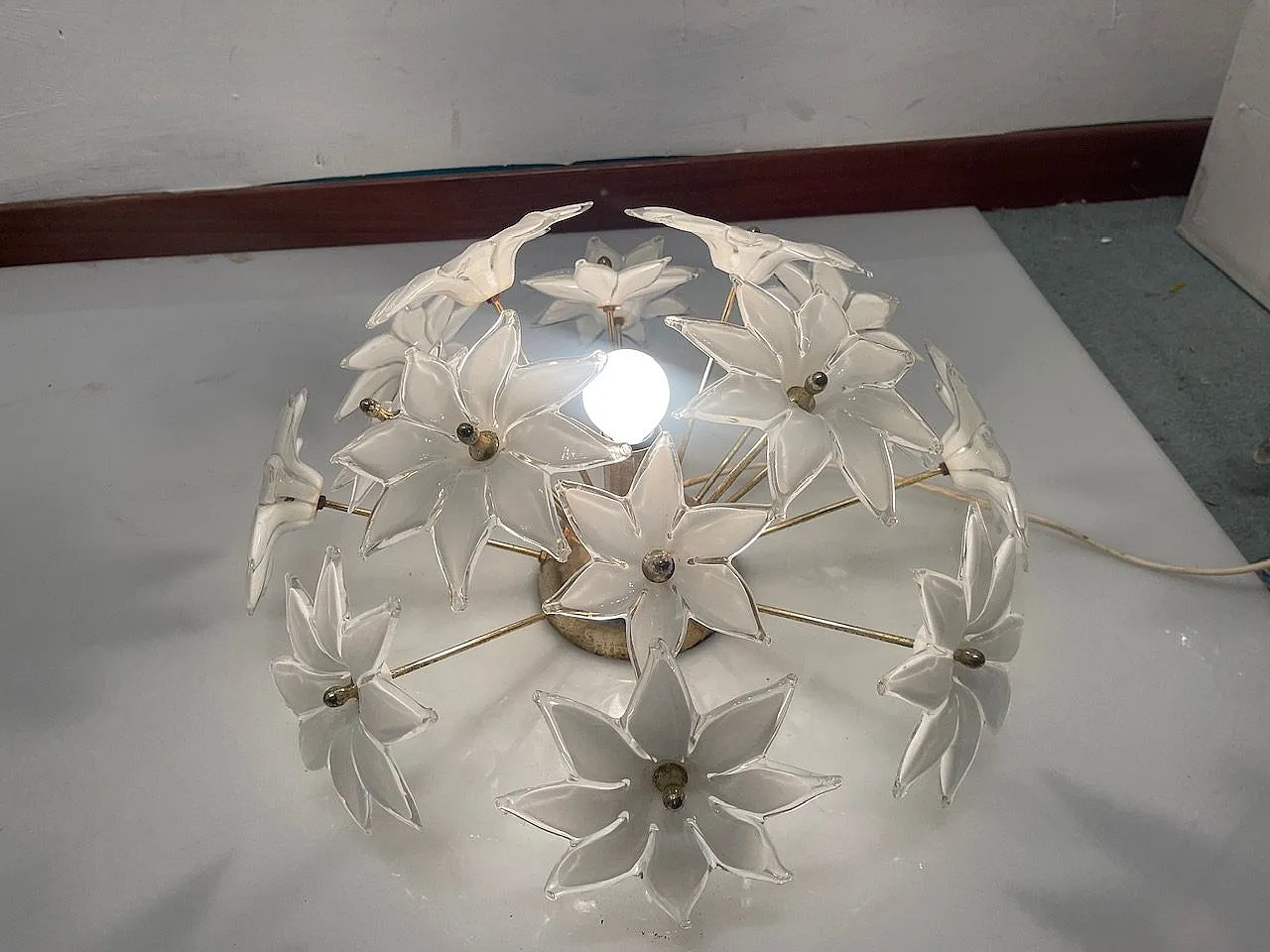 White Murano Flower and Brass Table Lamp, 1970s 2