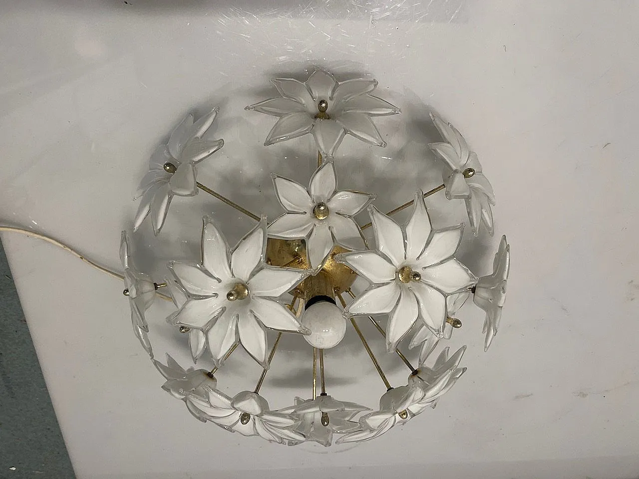 White Murano Flower and Brass Table Lamp, 1970s 3