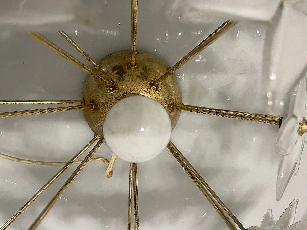 White Murano Flower and Brass Table Lamp, 1970s 4