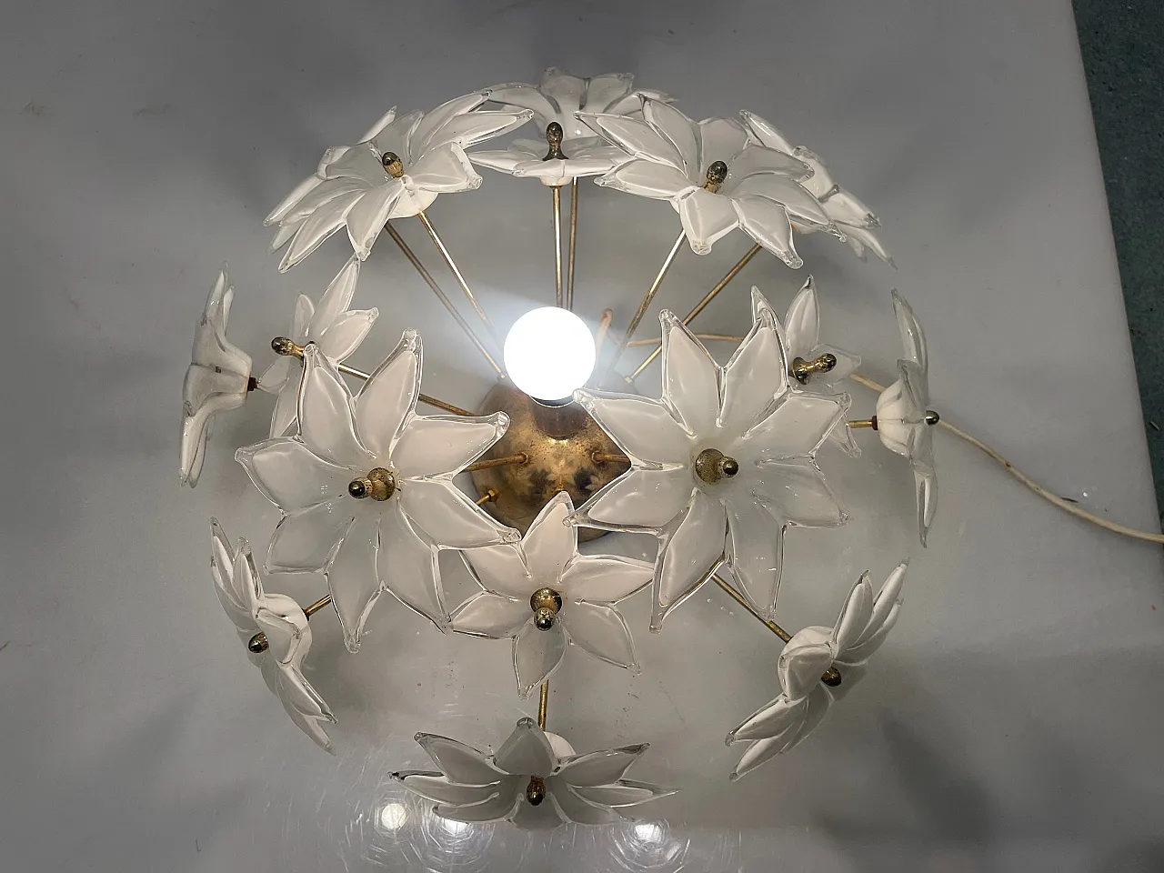 White Murano Flower and Brass Table Lamp, 1970s 10