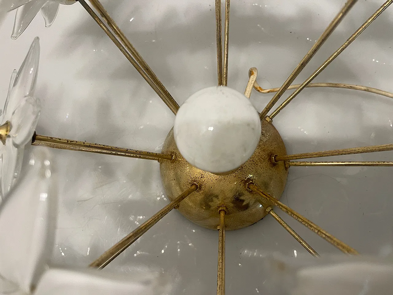 White Murano Flower and Brass Table Lamp, 1970s 12